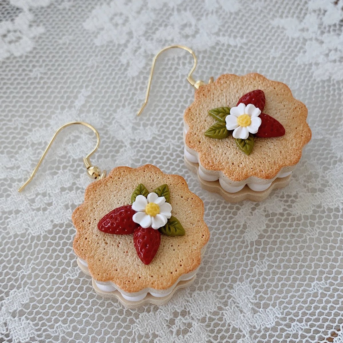 pieces_by_pie's tweet photo. summer is for strawberries 🍓✨ 

some of my fave designs available in short supply 🥞✨ https://t.co/d81HtM63XX
