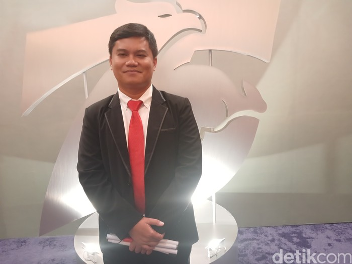 TMIHARINI's tweet photo. Fandy Dawenan, guru asal Makassar, berbagi kisahnya menempuh pendidikan di Indonesia dan Australia sebagai penyandang tunanetra

Menimba ilmu di SMA dan universitas konvensional, Fandy mengaku tidak diberi pendampingan sama sekali.

Pendidikan inklusif itu baru ia rasakan saat menjalani S2 di Australia lewat beasiswa.
