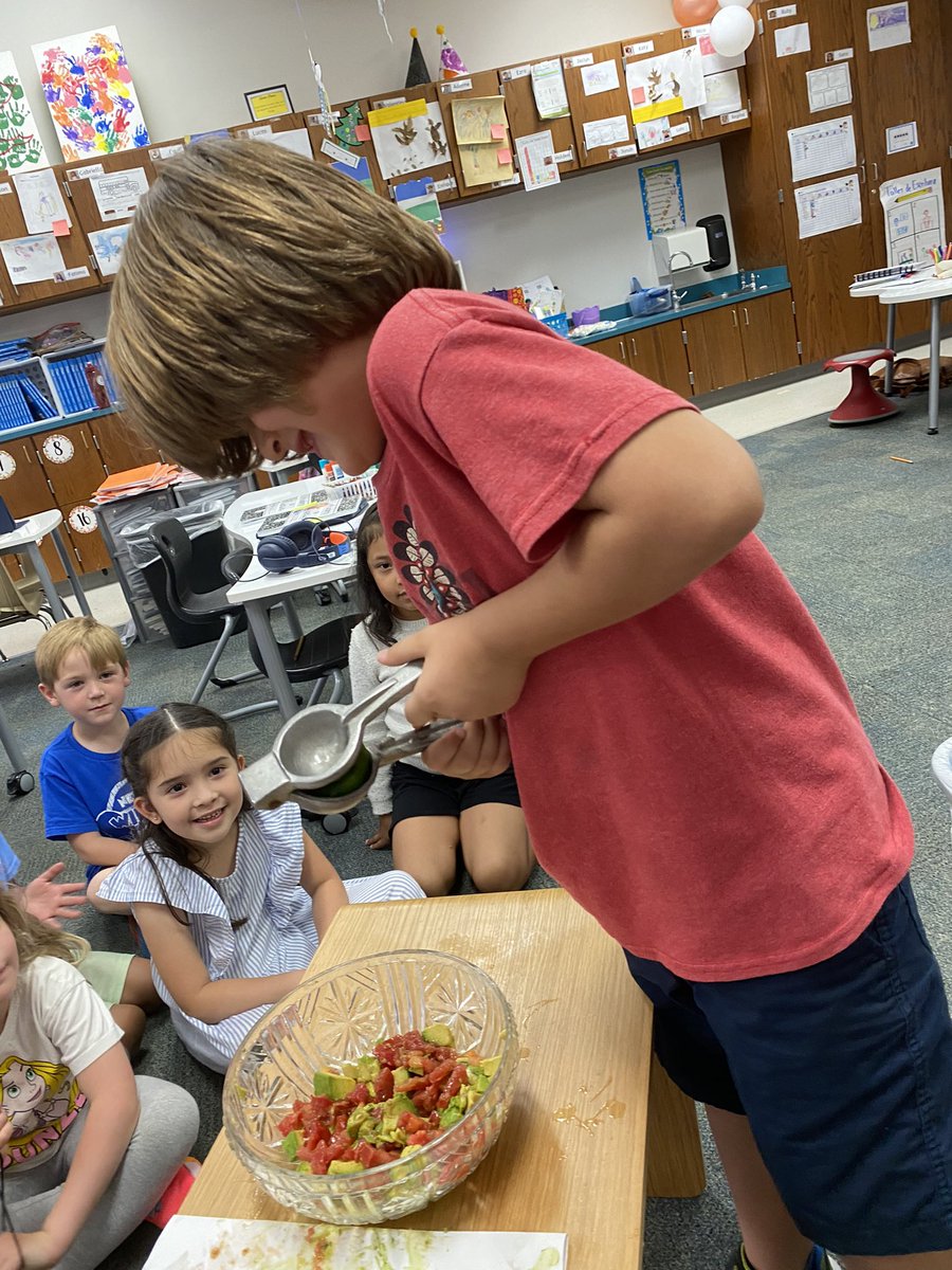 Culminamos nuestro libro de procedimiento: “Como hacer Guacamole” - y los sorprendí con los ingredientes para hacerlo en el salón 😋 🥑 🧑‍🍳 #Procedimiento #HowToBooks #KínderEsMaravilloso #WilsonWay