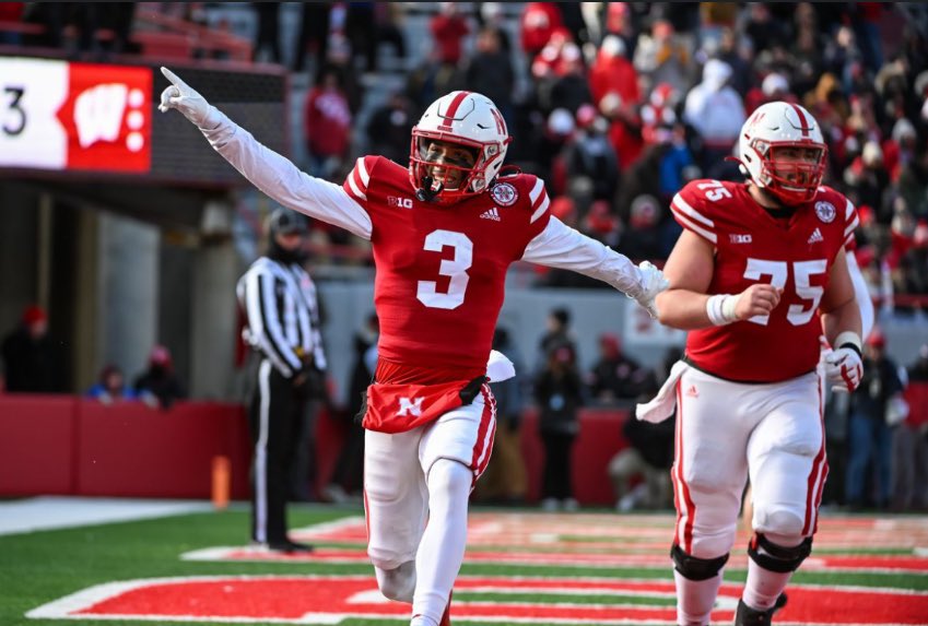 #AGTG After a great conversation with @Coach_Knighton I am thankful and blessed to receive an offer from @HuskerFootball (Nebraska University). 
#GBR 

@coachsis @_CoachThompson @Ace03MikeG