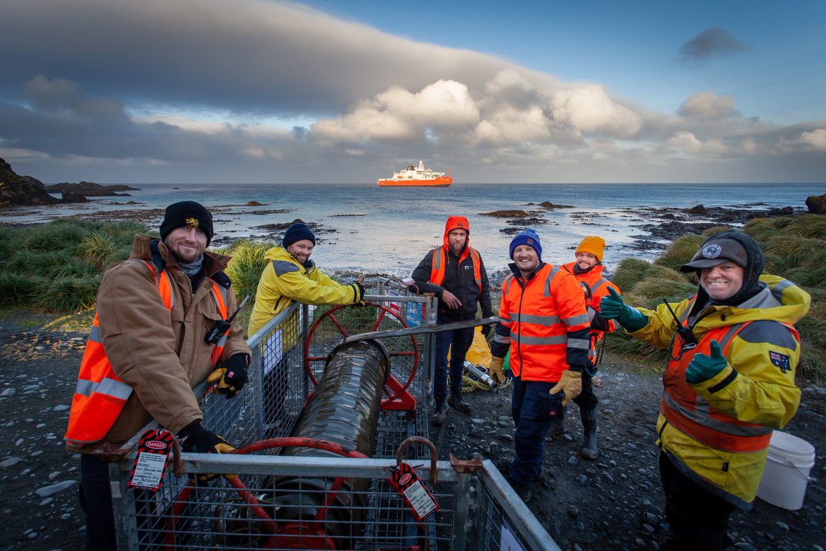 Over 270,000 litres of fuel has now been transferred from RSV Nuyina to the Macquarie Island research station, setting the station up for the year ahead. Many thanks to the refuelling team, LARC operators and crew who made it happen. 📷Pete Harmsen