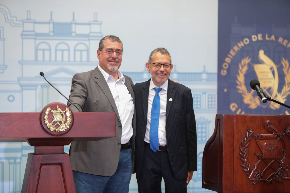 ¡Bienvenido al gabinete, @FelixSinExcusas! 

Es un honor tenerte en el equipo. El trabajo del @miciviguate es fundamental para el avance de este país y para cumplir con nuestra promesa de Gobierno: combatir la corrupción y llevar desarrollo a toda Guatemala. 🇬🇹