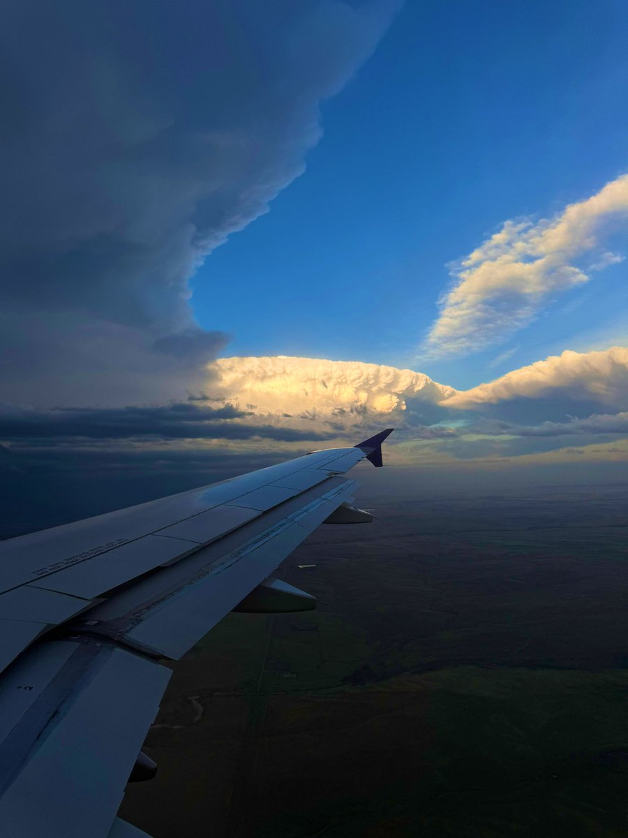 Flying into <a href="/DENAirport/">Denver Int'l Airport</a> looking east. #cowx <a href="/MaxVelocityWX/">Max Velocity</a>