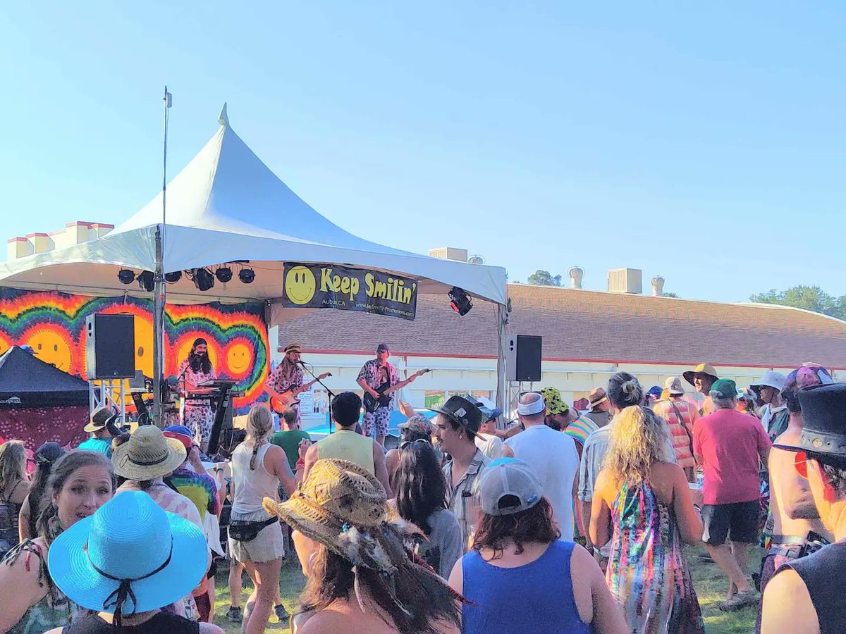 bluegyptianband's tweet photo. Golden Road Gathering was an absolute dream🌹 #blüegyptian #progjam #indiegroove #livemusic #jamband #jambands #jambandscene #goldenroadgathering #goldenroad #festival #musicfestival #placerville #placervilleca #placervillecalifornia #eldoradocounty #eldoradocountyfairgrounds https://t.co/Jyfbk0uj44