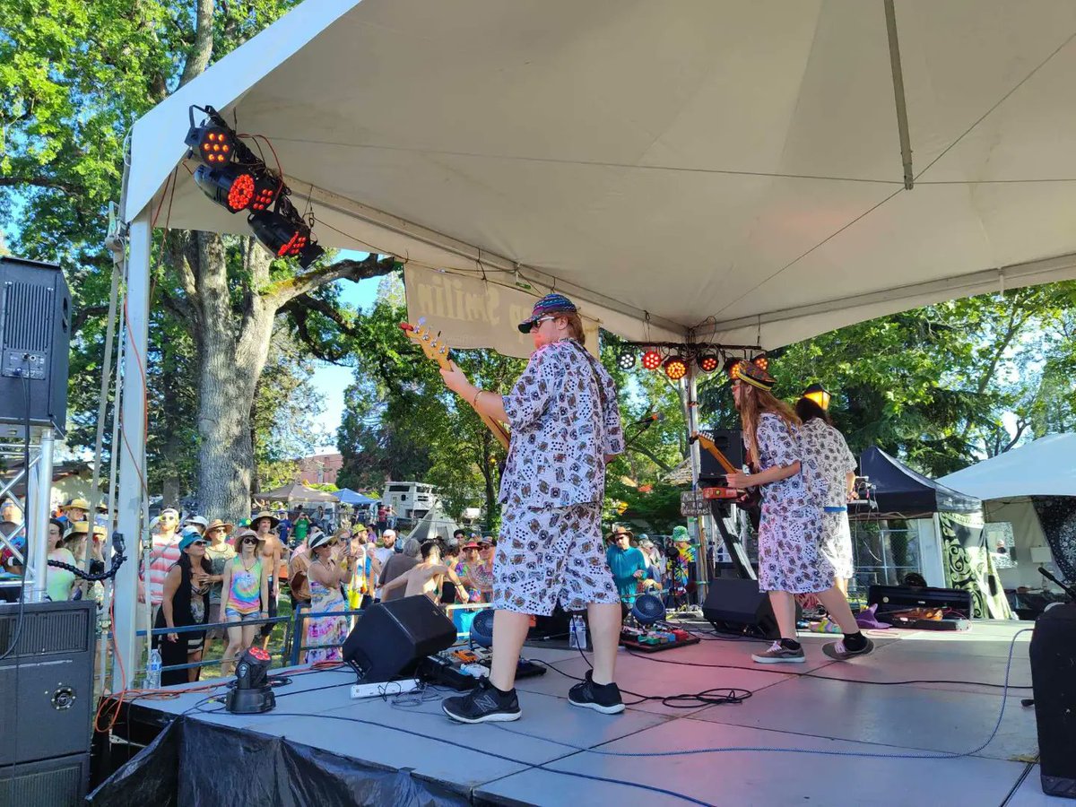 bluegyptianband's tweet photo. Golden Road Gathering was an absolute dream🌹 #blüegyptian #progjam #indiegroove #livemusic #jamband #jambands #jambandscene #goldenroadgathering #goldenroad #festival #musicfestival #placerville #placervilleca #placervillecalifornia #eldoradocounty #eldoradocountyfairgrounds https://t.co/Jyfbk0uj44