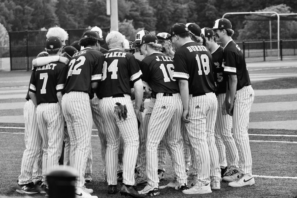McLean_Baseball's tweet photo. Ohio County - 2
McLean County - 1

Cougars end the season 21-12. https://t.co/euvNHUOVIH