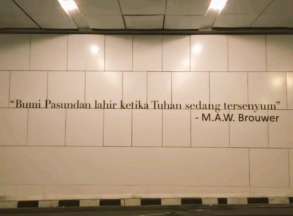 martymargiela's tweet photo. kangen bandung dan segala kenangannya https://t.co/gfWlttBKwC