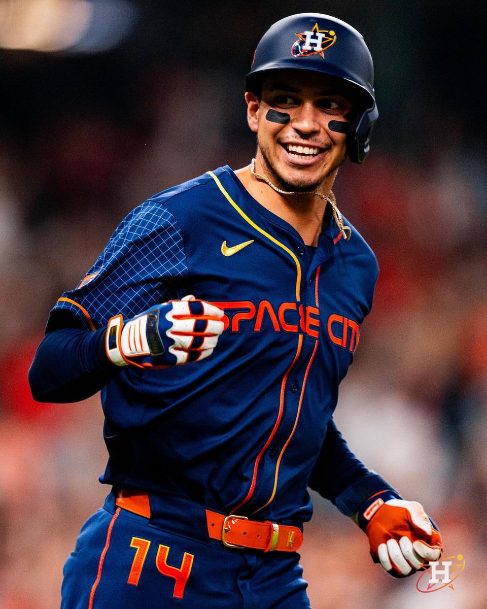 tdtvhn's tweet photo. The Best. Mauricio Dubón tuvo una brutal actuación en la MLB. 

➤Home Run.
➤3 Hits.
➤3 carreras anotadas.
➤2 carreras producidas.
➤Llegó a los 30 Home Runs en su carrera.

🐐🇭🇳 https://t.co/5HSRlZjFFS
