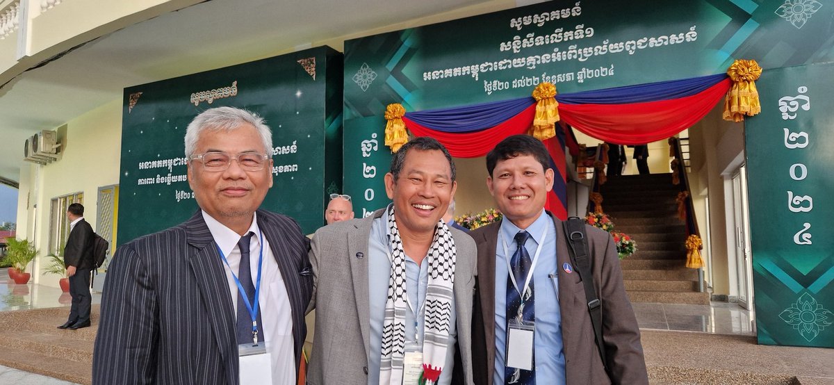 @officialFORSEA Dr Zarni joins hands with those who believe in another world, without genocide (often fueled by callous mperialist states). Pix: #Cambodia Alex Hinton, UN Undersec and genocide advisor Alice, PM Hun Manet,Youk Chaang, Zarni, Lt. General Nith Narong (the 4th photo)