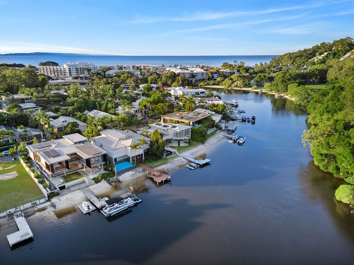 A TROPHY home on the Noosa waterfront has sold for around $30 million in Queensland’s second largest residential sale of all time. #prestigeproperty #luxuryrealestate #luxuryresidential #prestigeresidential australianpropertyjournal.com.au/2024/05/20/pre…