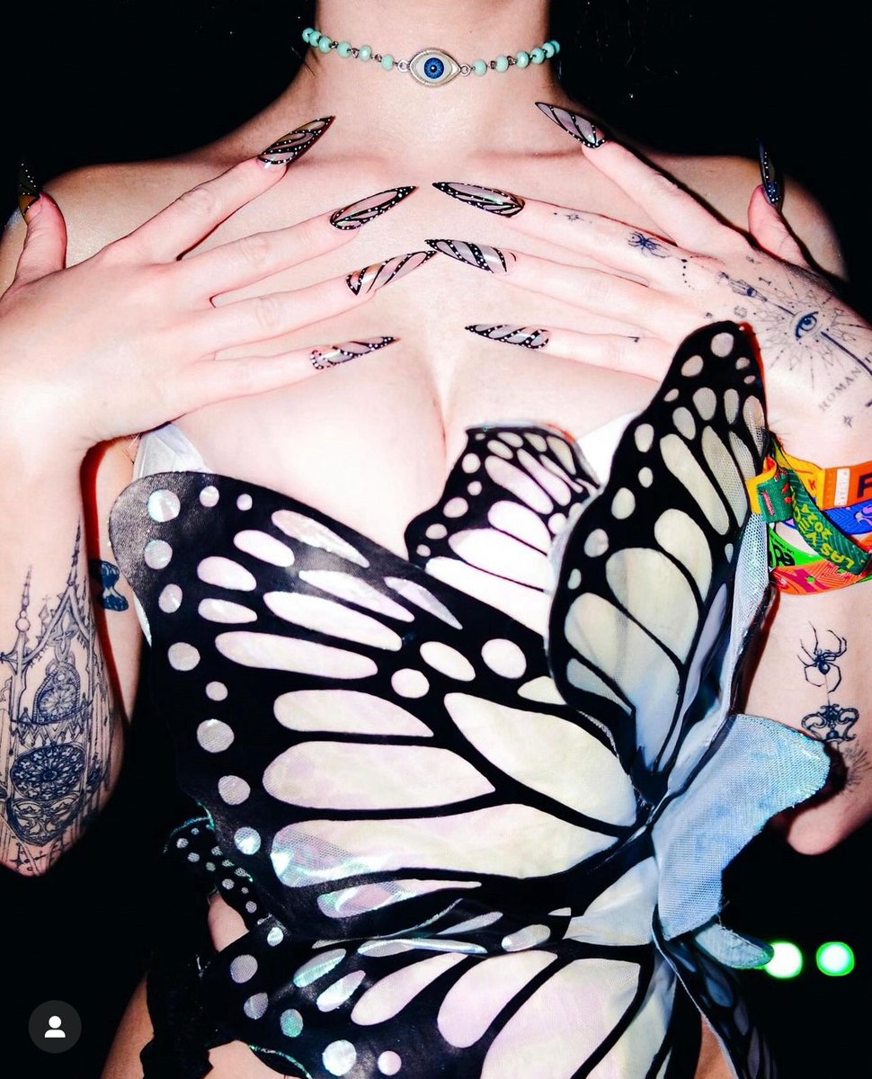 Emma Norton in my lasercut butterfly corset for EDC 🦋🌸