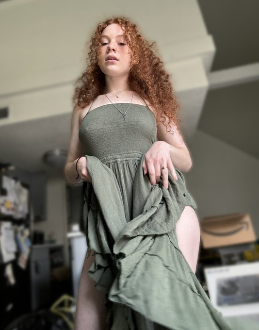 My house is in shambles bc I&rsquo;m moving but I FINALLY got my lease signed today and I&rsquo;m SO excited 🥹🥹 https://t