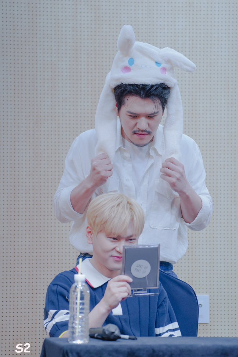 240516 라포엠 제이제이뮤즈 대면 팬싸인회 #기훈 #민성

기훈이 뒤에 나만 보여??

#라포엠 #박기훈 #정민성