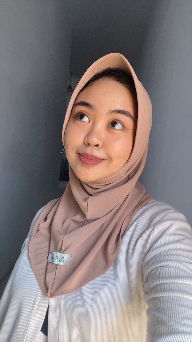 Ulfakc's tweet photo. Your skin tone is match with your hijab color https://t.co/te6oRM6Ctw