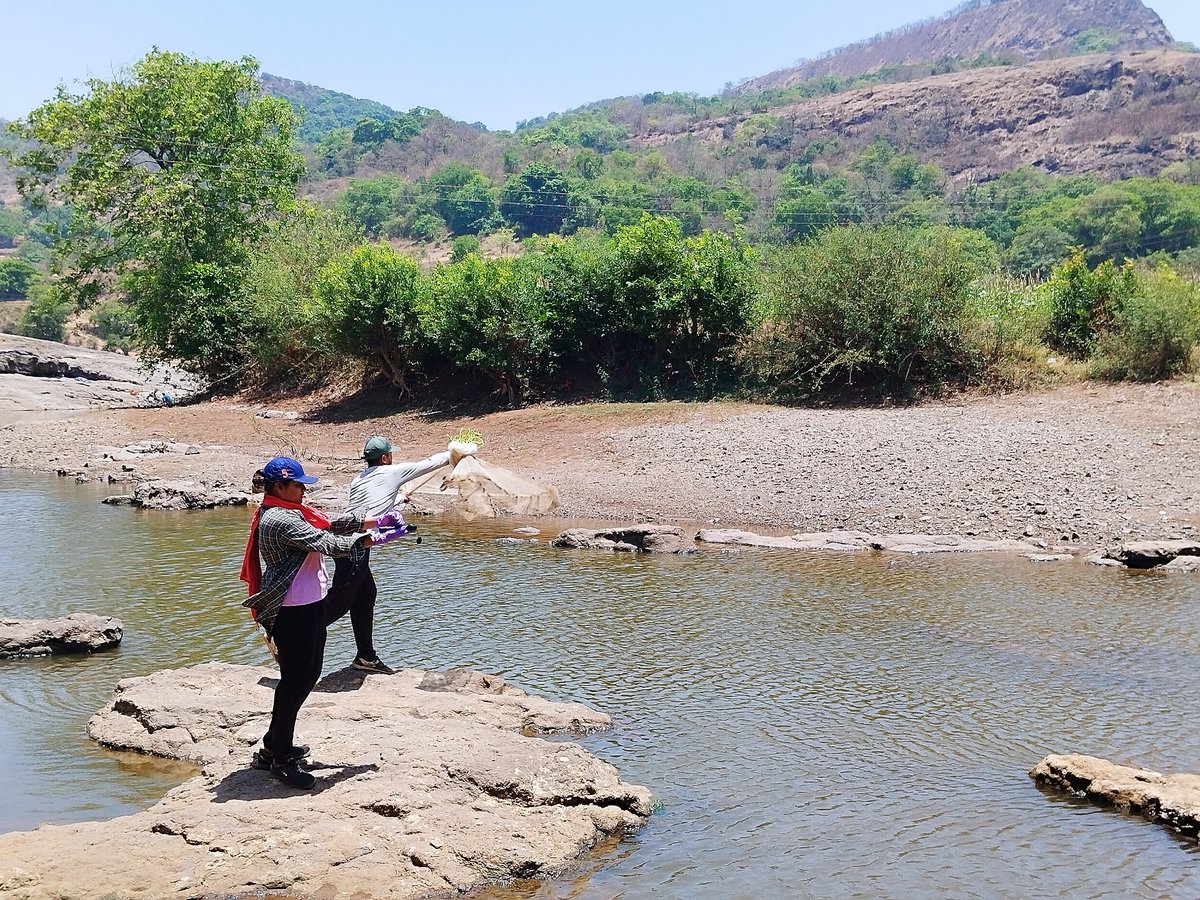 Punyasloke Bhadury (@bhadpunyasloke) on Twitter photo A drying river in summer is rich in biodiversity- our team members mapping biodiversity in the Bhima River <a href="/hiran_kanti/">Hirankanti Santra</a> <a href="/BhatPoulami/">Poulami Bhattacharjee</a> <a href="/ArnabPr55601958/">Arnab Pratihar</a> <a href="/Kangkana_pal/">Kangkana</a> <a href="/ITMERG1/">ITMERG</a> <a href="/RoshniArora2/">Roshni Arora Lyngdoh</a> A drying river in summer is rich in biodiversity- our team members mapping biodiversity in the Bhima River <a href="/hiran_kanti/">Hirankanti Santra</a> <a href="/BhatPoulami/">Poulami Bhattacharjee</a> <a href="/ArnabPr55601958/">Arnab Pratihar</a> <a href="/Kangkana_pal/">Kangkana</a> <a href="/ITMERG1/">ITMERG</a> <a href="/RoshniArora2/">Roshni Arora Lyngdoh</a>