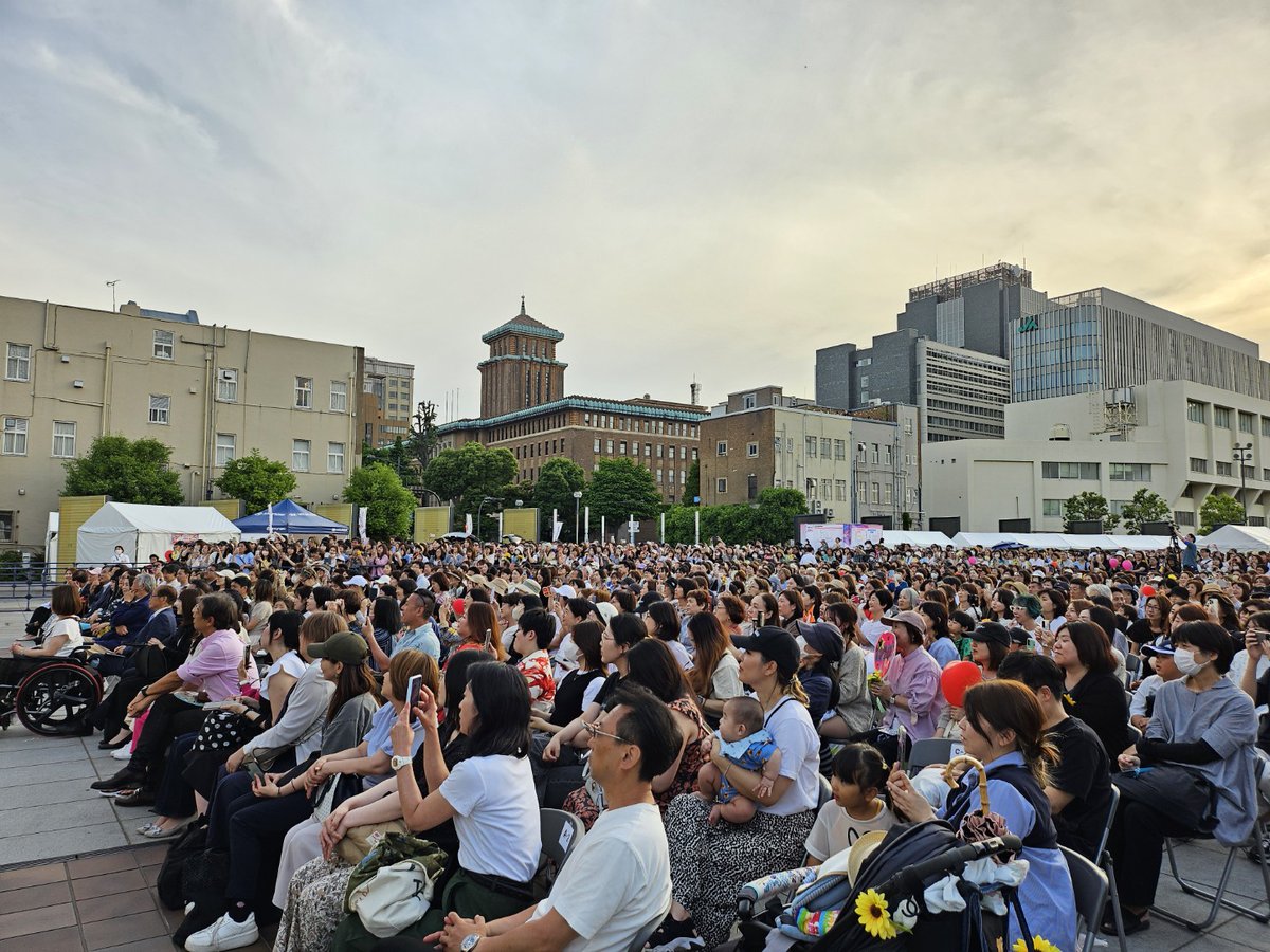 fusenta67411's tweet photo. 5/18(土)～19(日)に開催した「横浜日韓にぎわい祭り」は大盛況で終了しました。
私たち民団では、メインステージであったPARKYUCHUN氏の公演の特別席を90席を用意しましたが、あっという間で受付が終了しました。大変ありがとうございます。今後もいい情報を発信できるように頑張ってまいります。 https://t.co/XNMAahDL9w