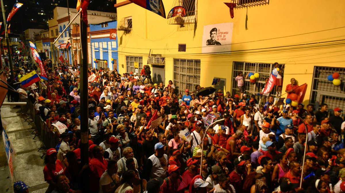 Mi gente de San Agustín, es bonito verlos con esa alegría y entusiasmo, caminando por las calles de esta hermosa parroquia en Caracas, exigiendo que se levanten las sanciones criminales contra las venezolanas y los venezolanos. ¡Continuemos movilizados y organizados!