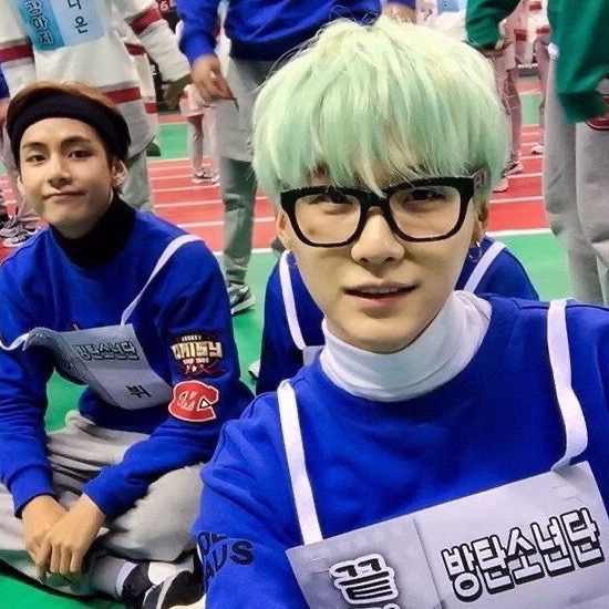 hourIysuga's tweet photo. ✩ #SUGA #방탄소년단슈가 #슈가 https://t.co/Q3Onijj15x