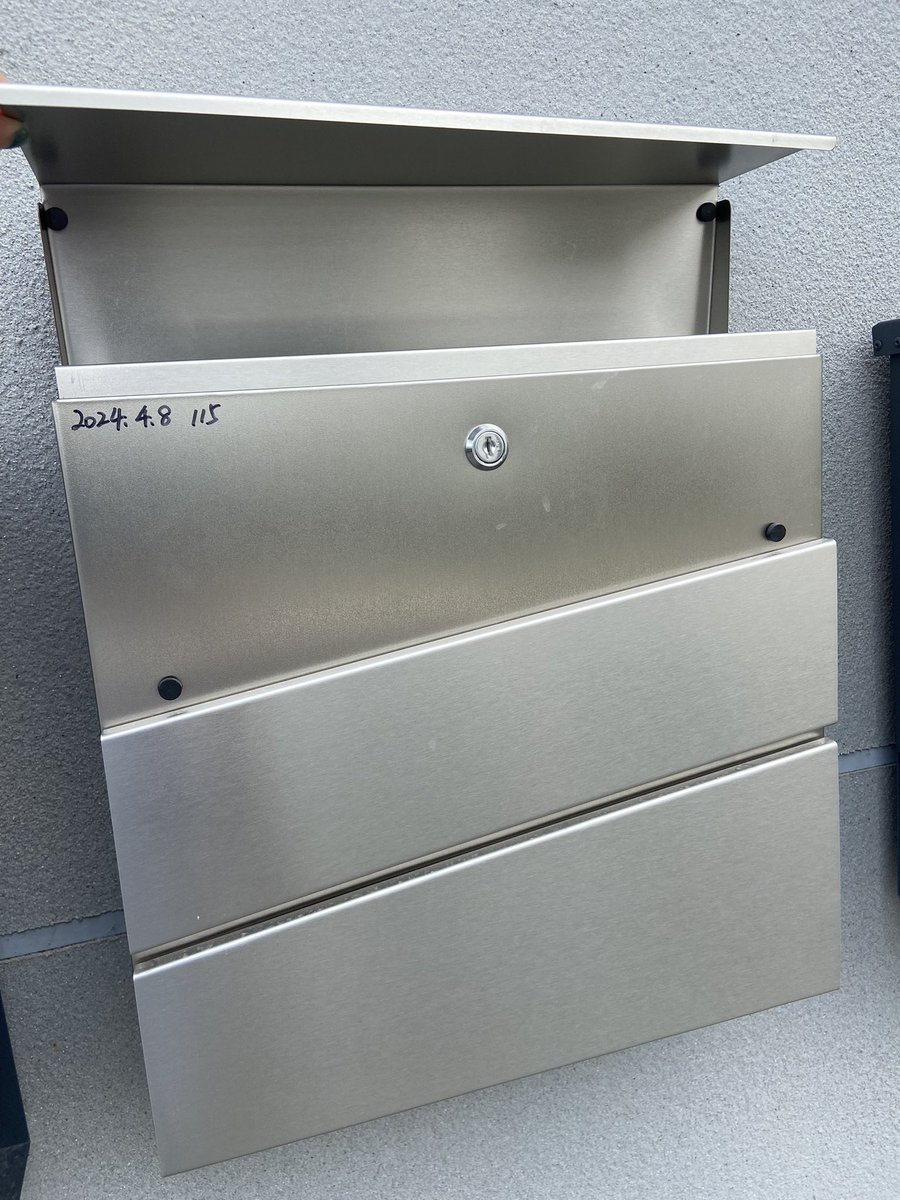 Hongmaogarden's tweet photo. Gefällt Ihnen dieser Briefkasten? Für mehr Stile, zögern Sie nicht, uns zu kontaktieren!#hongmao #briefkasten #HongmaoBriefkasten #Anlage #design #Personalisierung https://t.co/gQJNDwQ60D