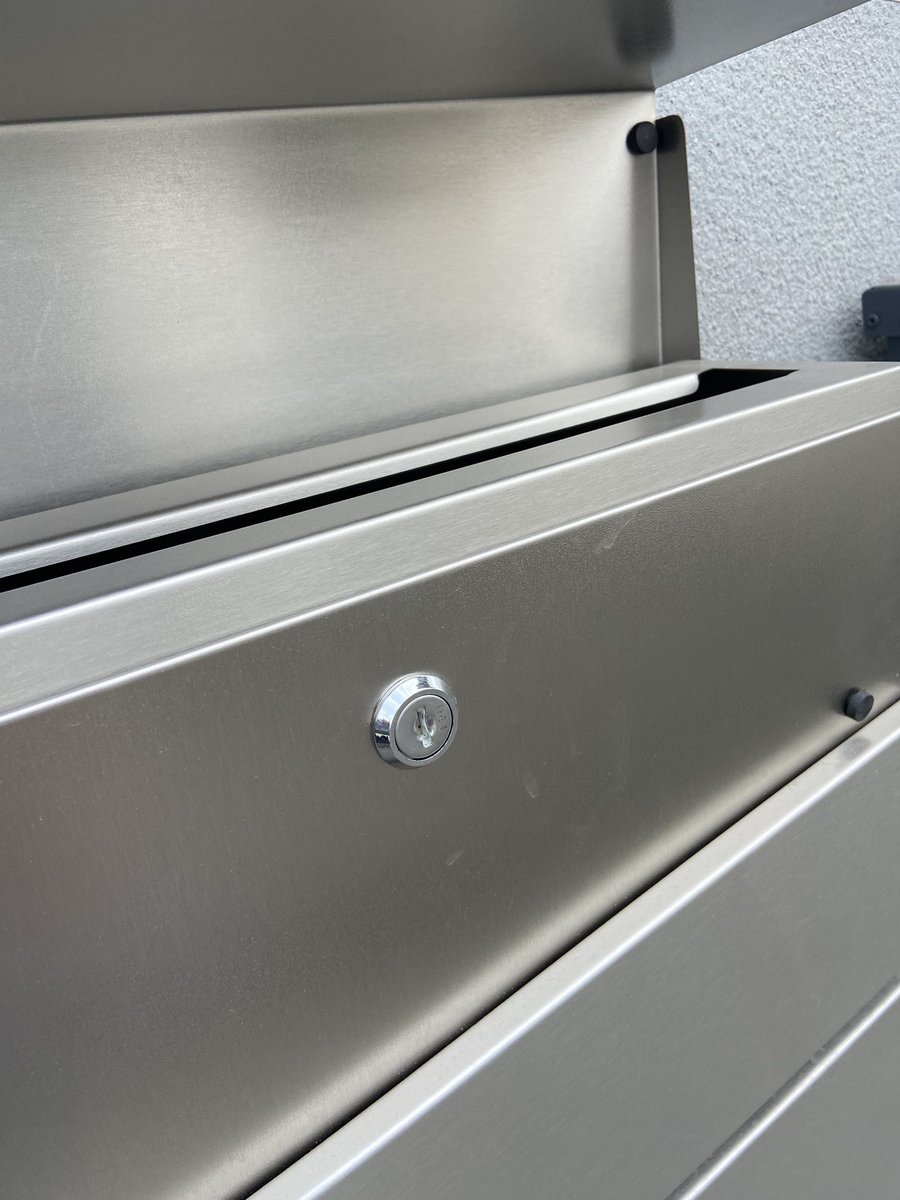 Hongmaogarden's tweet photo. Gefällt Ihnen dieser Briefkasten? Für mehr Stile, zögern Sie nicht, uns zu kontaktieren!#hongmao #briefkasten #HongmaoBriefkasten #Anlage #design #Personalisierung https://t.co/gQJNDwQ60D