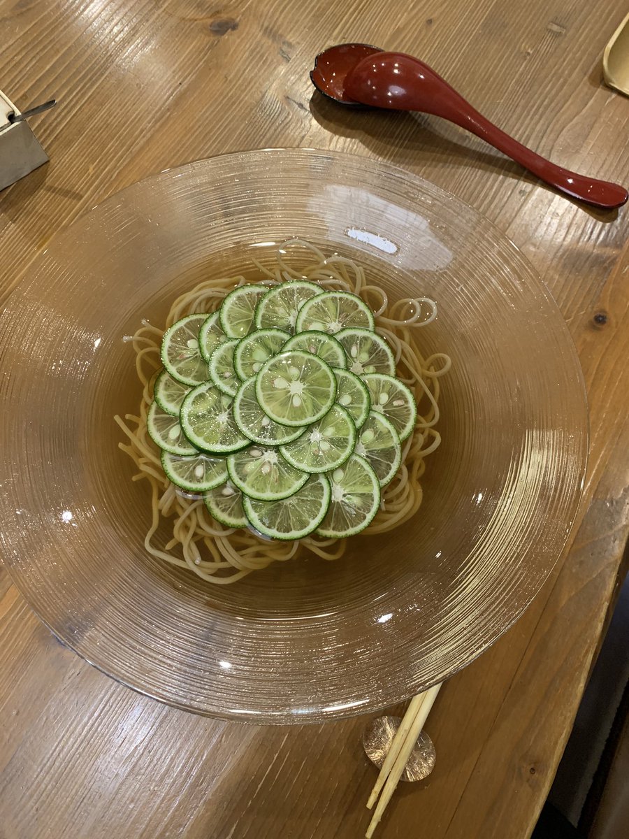 HeroChang1's tweet photo. すだち蕎麦
#そば正 https://t.co/5STxsHYPDA
