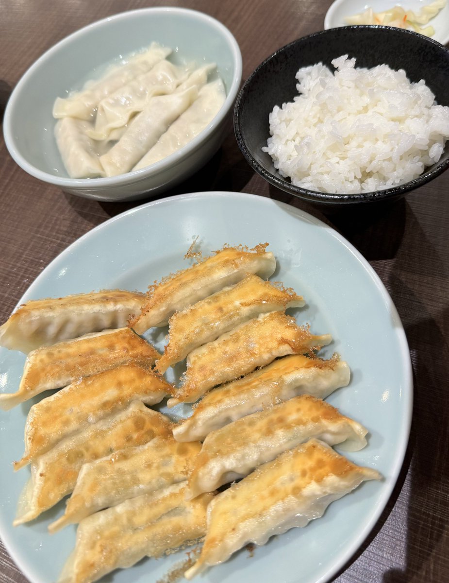 昼からしっかり食べさせてもらいました🥟 みんみん久しぶりだけど やっぱり美味しい😋 #仕事です