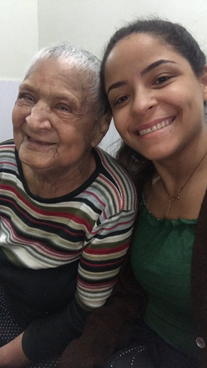 A dor da sua ausência é grande, a saudade maior ainda, mas o meu amor e minha gratidão são infinitos. 
Benção vó 😢❤️
Te amo muito e sinto a sua falta