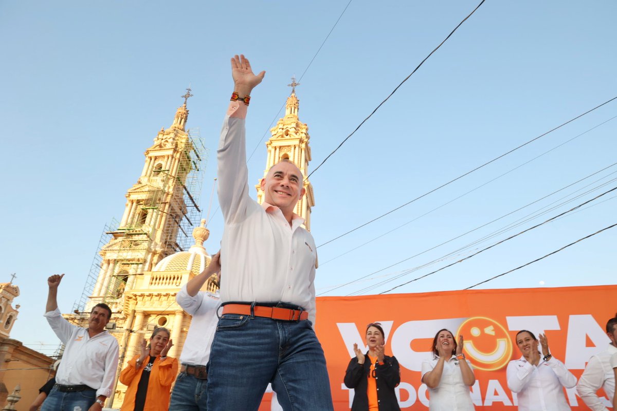 AlbertoEsquerG's tweet photo. Qué gran cierre de campaña vivimos en Tepatitlán, rodeados del cariño y el apoyo de sus habitantes. Junto a nuestro próximo gobernador, @PabloLemusN, y nuestro candidato municipal, el Dr. Hugo Bravo, reafirmamos los siguientes compromisos: https://t.co/UrPkGN72OE