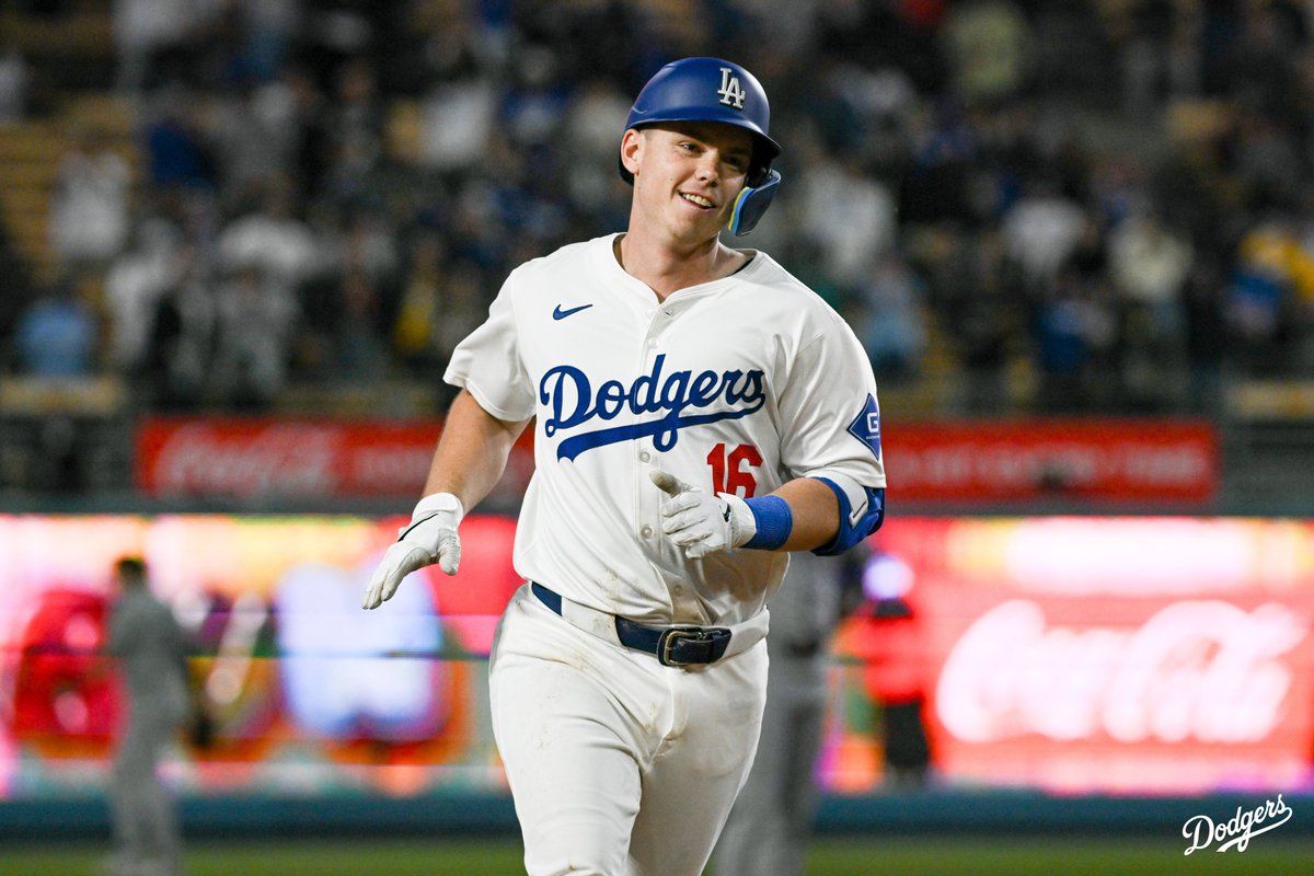Dodgers's tweet photo. Three homers, one inning. 🔥 https://t.co/BNwNAqsszW