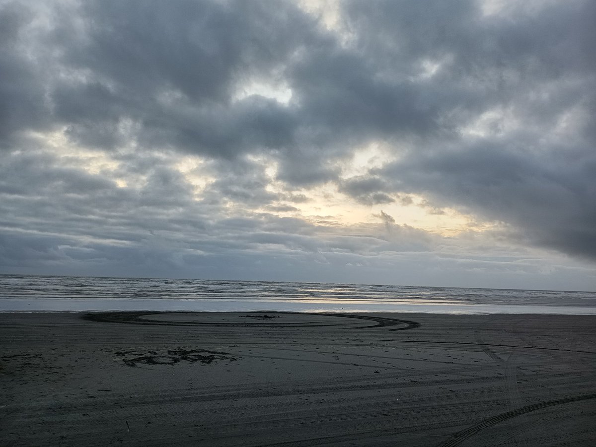 ddub213's tweet photo. Made it to the ocean. 50 degrees and very windy. https://t.co/kXuTp4fZWT