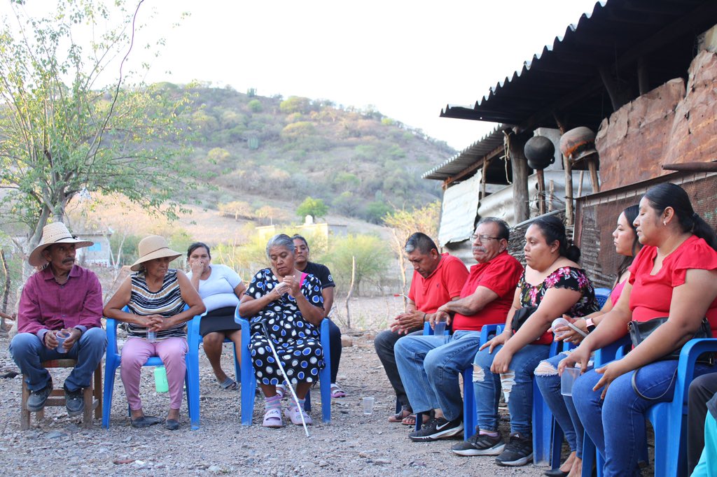 Avelino_RC's tweet photo. Este 2 de junio, vamos a ganar para seguir con el desarrollo de Olomatlán y de todas las comunidades de Tecomatlán. 
¡Vamos a ganar! 
🟡🔴🔵
#ParaContinuarProgresando 
#VotaPorAvelino 
#Vota2DeJunio https://t.co/WJg9sJFXWQ