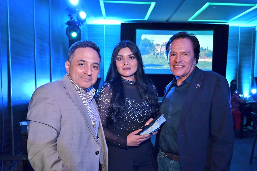 NexosTuristicos's tweet photo. LA PAZ, EL DESTINO LÍDER PARA EL SEGMENTO MICE EN BCS

Considerando como el mejor destino turístico del norte de México, #LaPaz llevó a cabo un evento especial dirigido a agentes de viajes, touroperadores y el segmento #MICE de la Ciudad de México, con el fin de hacer networking en una velada llena de sorpresas.

El evento fue organizado por el Fideicomiso de Turismo de La paz #FITUPAZ y el Fideicomiso de Turismo de Baja California Sur #FITUES.

En una presentación dinámica, el evento contó con la presencia del amplio producto turístico con el que cuenta @golapaz con la intención de armonizar con el corazón de La Paz #BCS y así dar a conocer todos los beneficios y actividades ante los invitados.

@SECTURBCS @GobBCS @VivaLaPazNet @TravelBajaSur @bajaferries #PitasTours