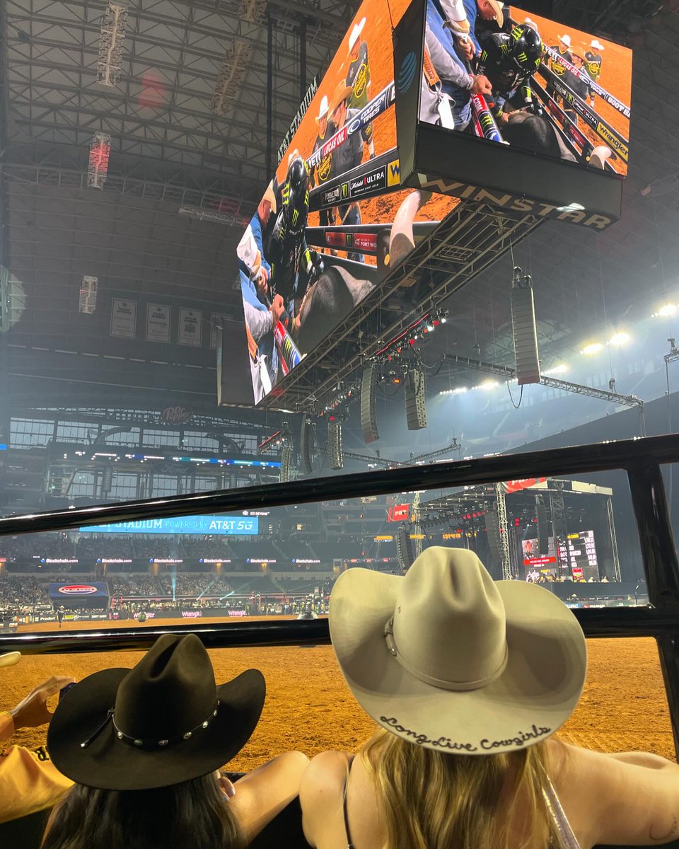 When in Texas, drink #PendletonWhisky. Who else watched this weekend as we crowned the newest @PBR World Champ?! 🥃🏆 #WithPendleton #LeterBuck