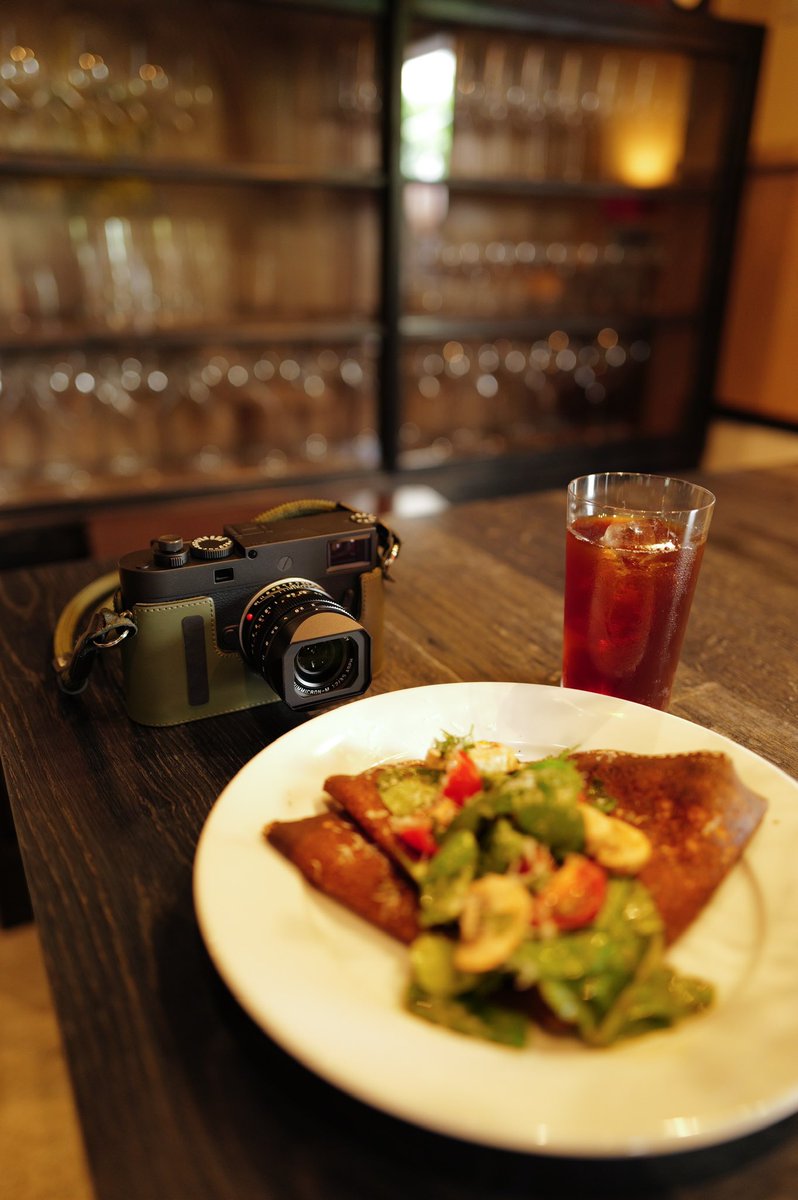 Today's partner.
.
Leica M11 Monochrom
LEICA APO-SUMMICRON-M f2/35mm ASPH.
.
.
【Leica Q3 / Summilux f1.7/28mm ASPH.】
.
有給とって贅沢なお昼
.
#今日のカメラ 
#Leica #LeicaCamera 
#MyLeicaCompanion #LeicaPhotography #LeicaGallery 
#恵比寿 #繁邦