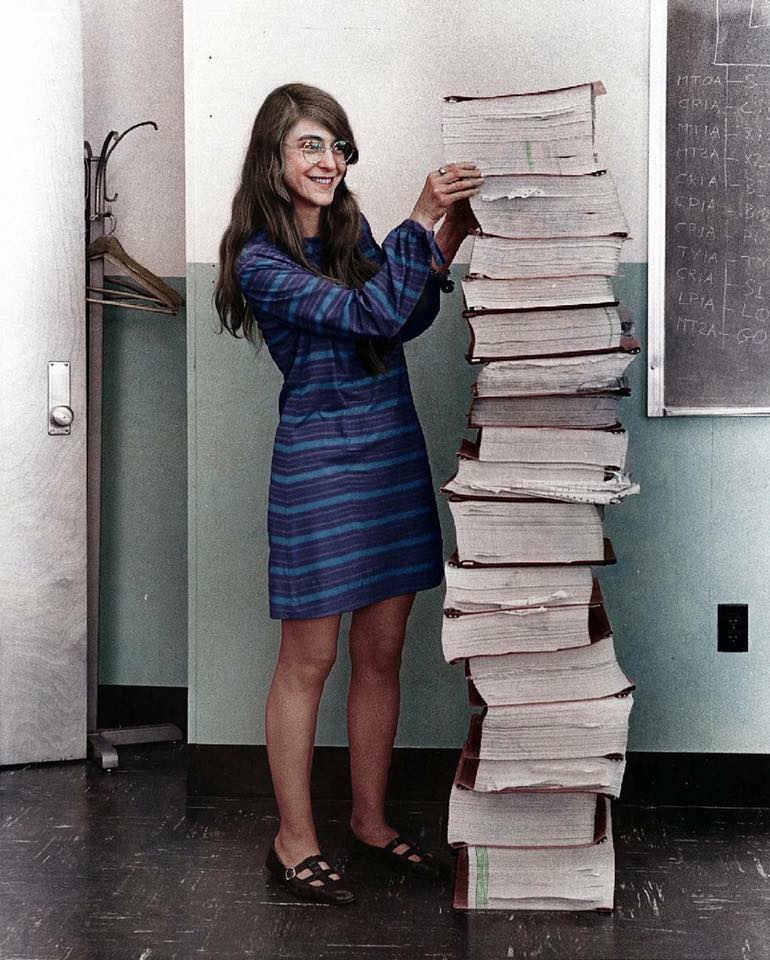 Margaret Hamilton, ingeniera de software principal de la NASA para el programa Apolo