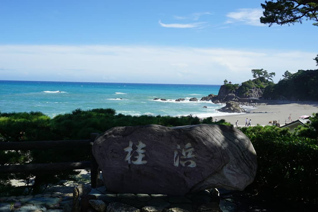 jayemelbi's tweet photo. 四国カルストキャンプ、キャンプ道具を送ったものの、台風が来て天気が悪く泣く泣く断念😭😭😭 行きたい場所part①高知編##桂浜##桂浜公園##坂本龍馬像##高知城##ひろめ市場##塩打##高知##四国のいいところ巡り##里帰り##trip##shikoku _ trip##四国の絶景##絶景##景色帰りの高知自動車道、土砂崩れ https://t.co/1fk4eEdvPO