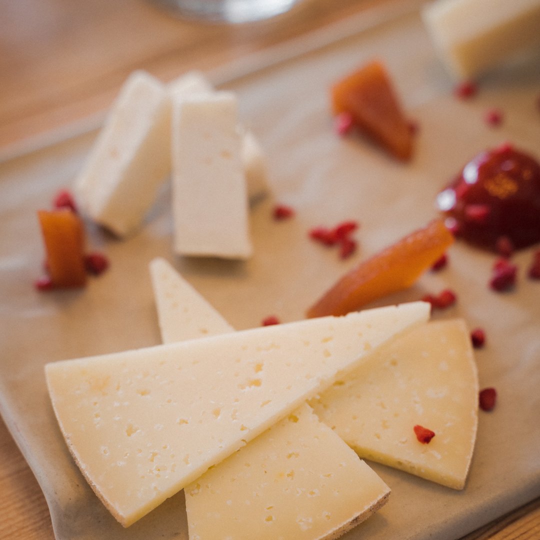 QUIOSCTALARN's tweet image. Submergeix-te en el sabor local amb la nostra selecció de formatges de proximitat #trosdesort #ecopuigcerver #casamateusurp

Perfectes per compartir!

#loquiosc #restaurant #formatge #proximitat #familia #amics #vermut #dinar #tardeo #sopar #coctail #pallarsjussa @pallarsactiu