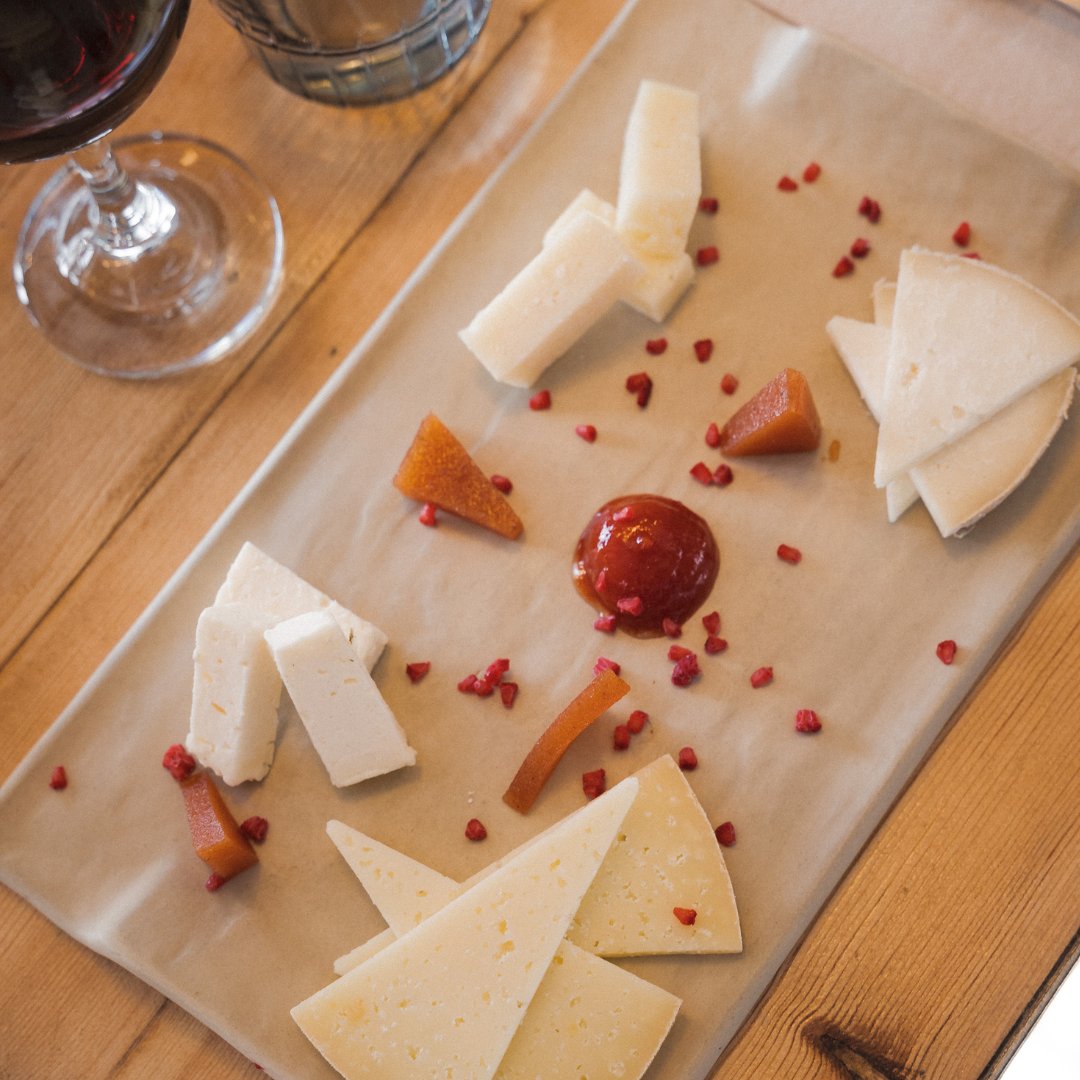 QUIOSCTALARN's tweet image. Submergeix-te en el sabor local amb la nostra selecció de formatges de proximitat #trosdesort #ecopuigcerver #casamateusurp

Perfectes per compartir!

#loquiosc #restaurant #formatge #proximitat #familia #amics #vermut #dinar #tardeo #sopar #coctail #pallarsjussa @pallarsactiu