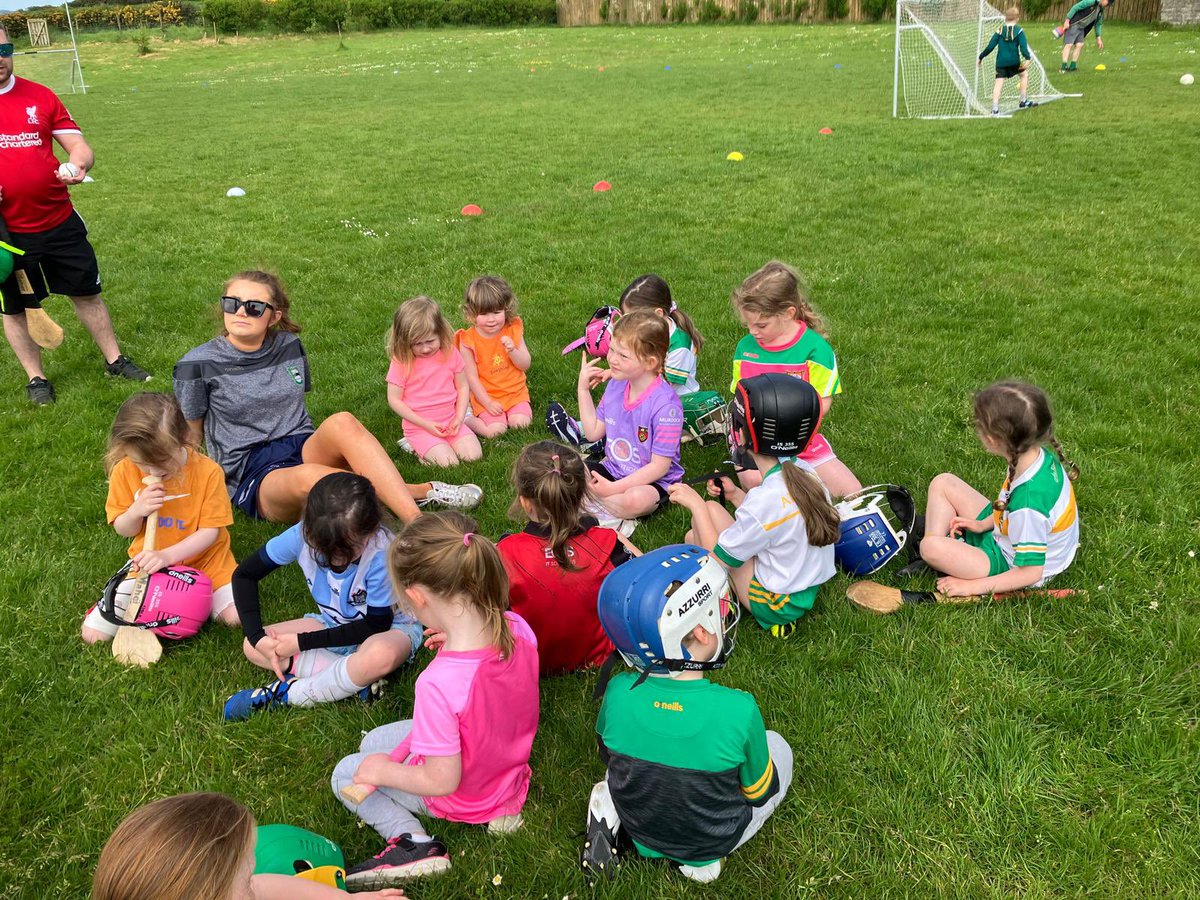 Our preschool, P1 and P2 camogs were delighted to be training outside in the beautiful weather on Sunday ☀️ This group of young players are such fun and full of energy! Well done to our players of the week - Kora, Aine and Cara 👏