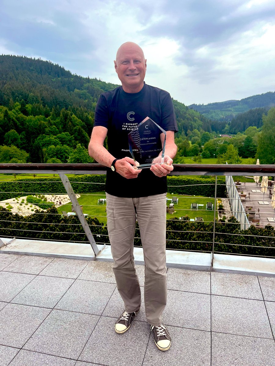 Today, @IFrebort was handed out a lifetime achievement award at the annual CATRIN conference. Congratulations! 🏅