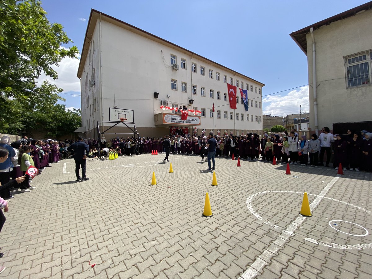 NeneHatip's tweet photo. #19MayısAtatürküAnmaGençlikveSporBayramı https://t.co/vyqznc0dKd