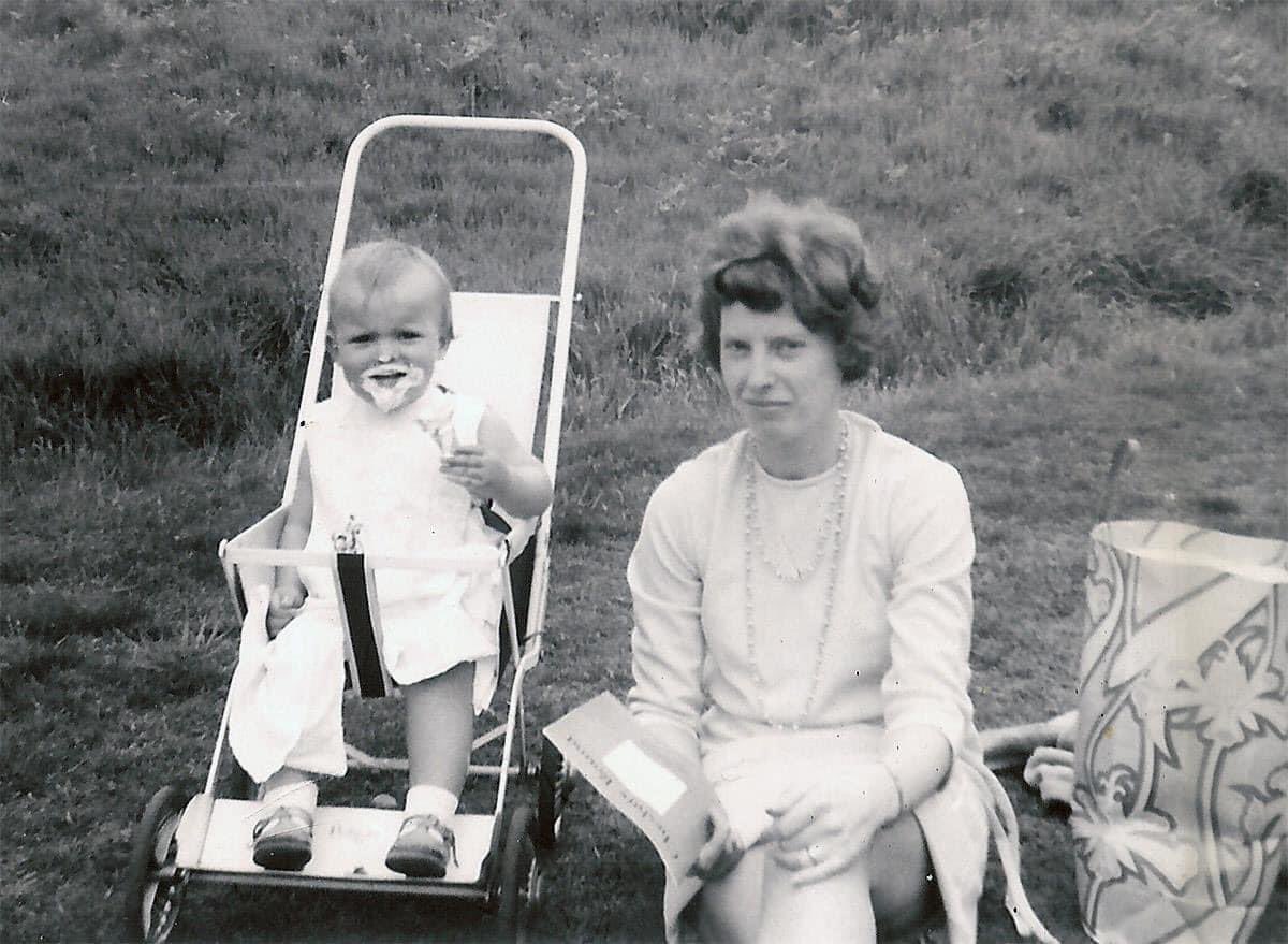 Happy Birthday to my mum who is solely to blame for my love of ice cream. This is my all time favourite photo of us together. We really should try and recreate this somehow, 55 ish years on 🤣