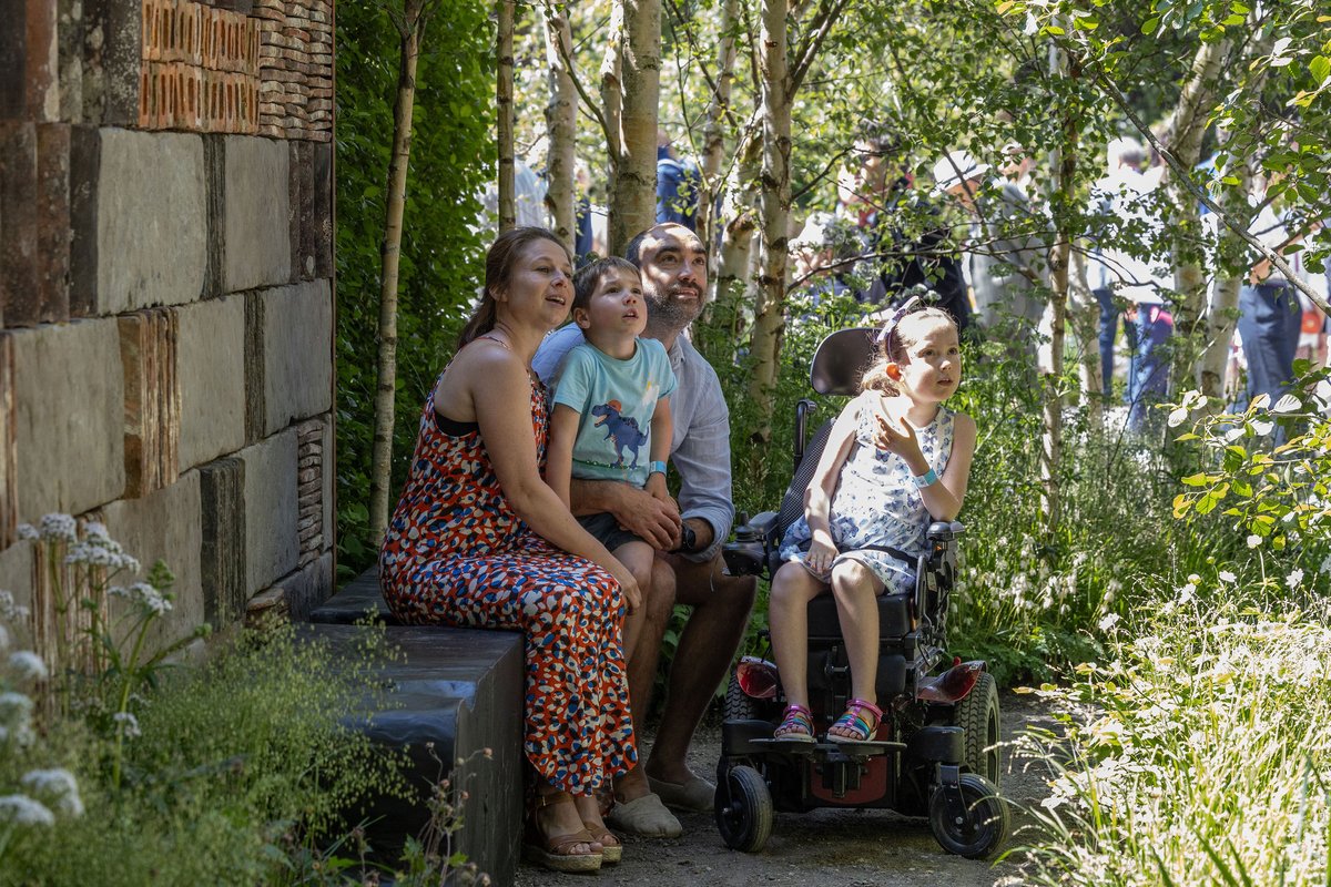 MDUK_News's tweet image. Thrilled to win a gold medal at the @The_RHS Chelsea Flower Show! 🌿 Huge thanks to Ula Maria for the inspiring, fully accessible forest bathing design. Grateful to @ProjGivingBack for making this possible. #RHSChelsea