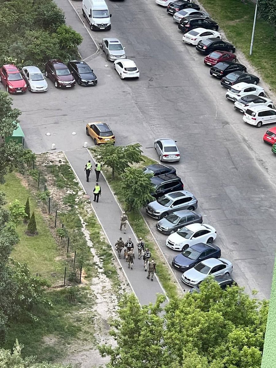 Так виглядає спецназ, коли я командир і якби це був мій взвод, то ми би тримали якесь направлення під Куп'янськом.

Але ні, це група оповіщення ТЦК.
Не обіжайте їх, навіть коли вони до вас застосують силу.