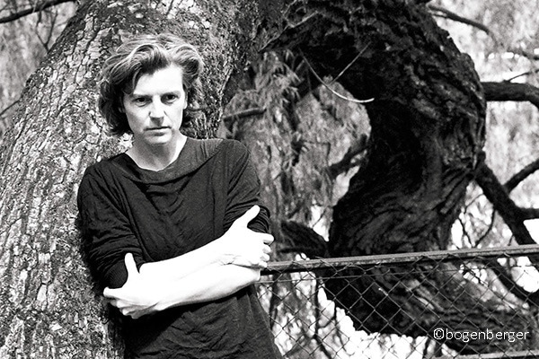 Kommen Sie doch zu unserer Poetik-Vorlesung mit Ann Cotten! Start am heutigen Dienstag von 15 bis 17 Uhr - morgen geht es weiter von 13 bis 15 Uhr, und wir schließen mit der großen Lesung dann um 19 Uhr🤩