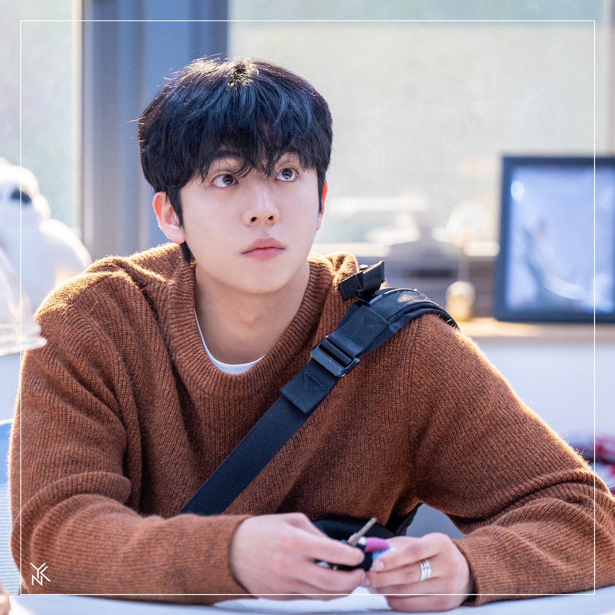 YNKentofficial's tweet photo. [📝] #와엔케POST
#채종협 #시차
ㅤㅤ
몰랐는데 내 첫사랑 채종협이었네…

첫사랑 기억 조작 시키는 종협 배우의
백아 <시차> 뮤직비디오 비하인드 포스트!

지금 바로 만나보시죠💕 
 
🔗 https://t.co/vH7KEspxvy 
 
#ChaeJongHyeop #Letter https://t.co/bVk5Ro74zX