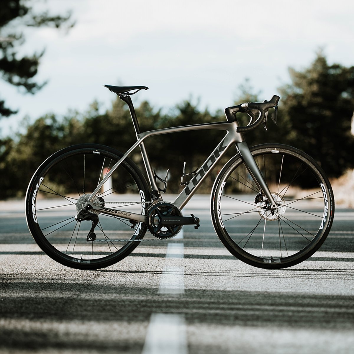 For all the riders out there who need to keep moving, the WS EVO 32 carbon wheels offer top-of-the-range performance blended with the distinctive character of all CORIMA models. bit.ly/WS_EVO_32 #corima #wheels #performancewheels #carbon #cycling #carbonwheels