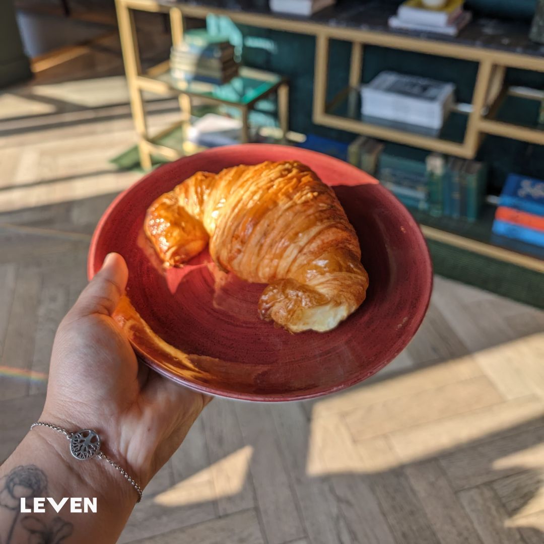 Tuesday morning croissant 🥐

#croissant🥐 #freshcroissants #freshpastries #hotellobby #hotelbar #manchesterhotel #levenmanchester #hotelleven #canalstreet #visitmanchester #tuesdaymorning