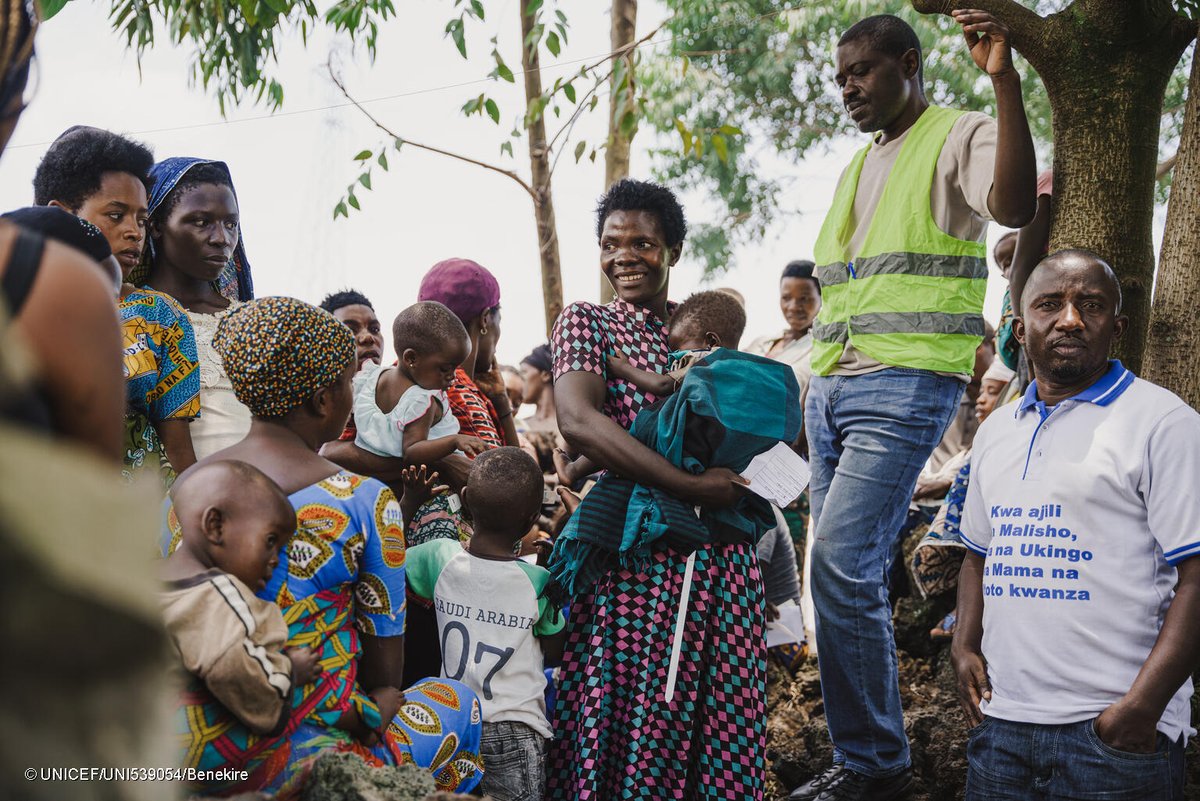 تروي والدة موافيتا، 14 شهراً، تفاصيل فرارهما من العنف في منطقة ماسيسي في #جمهورية_الكونغو_الديمقراطية ووصولهما إلى غوما قبل بضعة أسابيع. إن التواجد في نزاع، مصحوبا بصعوبة العثور على الغذاء، له تأثير حقيقي على الأمهات وأطفالهن. إنهم بحاجة إلى السلام الآن.