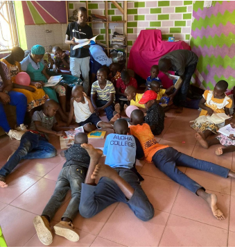 tanzdevtrust's tweet photo. #TDTPhotoComp📸
Children at Hope Centre in Kigoma enjoying a reading session📚
@tanzdevtrust priorities #QualityEducation to lift rural communities in 🇹🇿 out of poverty through #CapacityBuilding and solidifying hope for a #BetterTomorrow🌄
More: https://t.co/NBtF5O4vkm
#LNOB https://t.co/Mq6Z7YTJG8